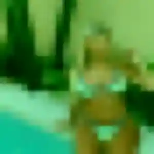 Nora, 20 ans, cherche un rencontre adulte à Castelginest