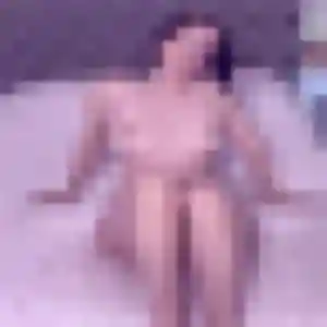Inaya, 20 ans, connectée à Grézieu-la-Varenne pour une rencontre coquine