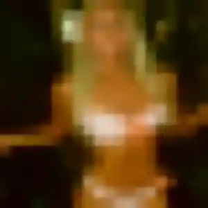 Nina de La Croix-Valmer, 21 ans - rencontre adulte discret