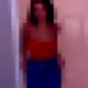Typhaine, 30 ans, connectée à Saint-Genest-Lerpt pour un rencontre adulte