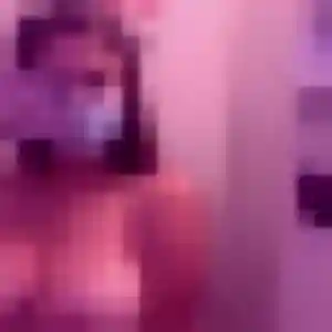 Contacte Ariane, 26 ans à Saint-Julien-les-Rosiers gratuitement