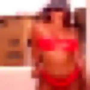 Belle Ursula, 37 ans à Saint-Saturnin-lès-Avignon - voir sa photo